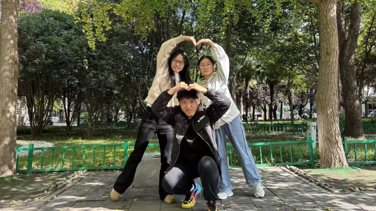 ����������