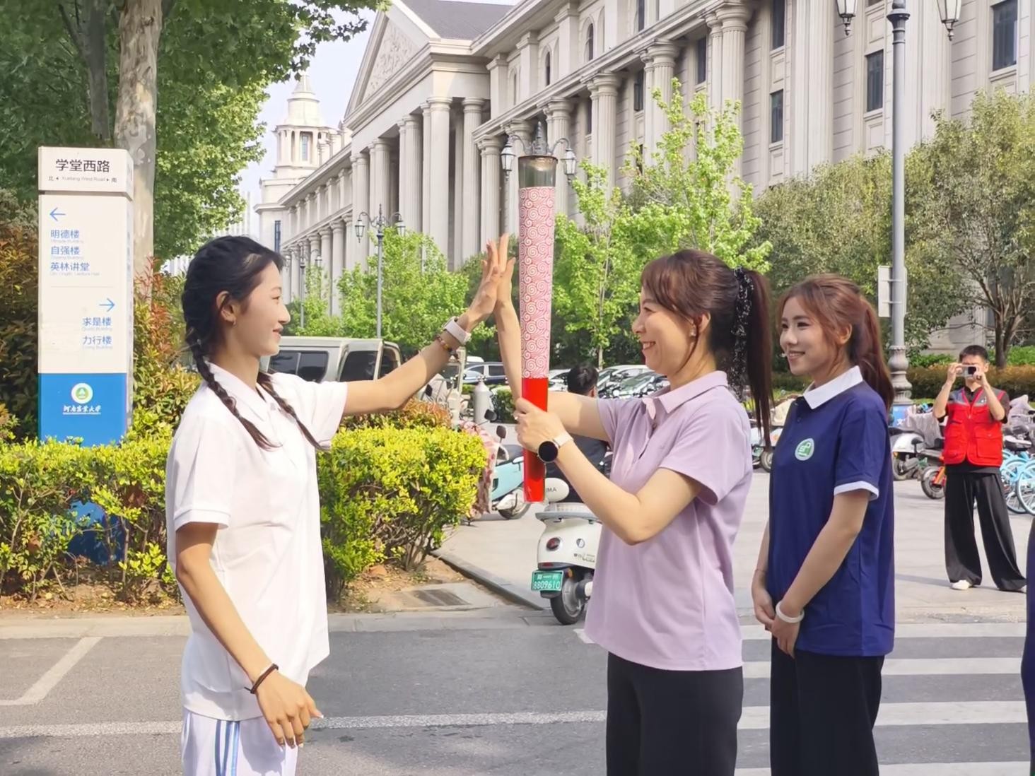 ����������