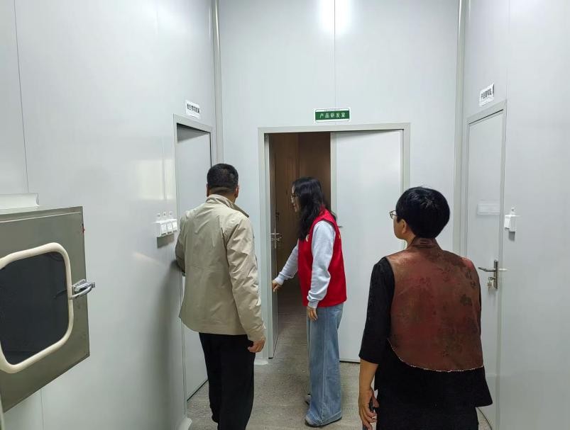 ����������