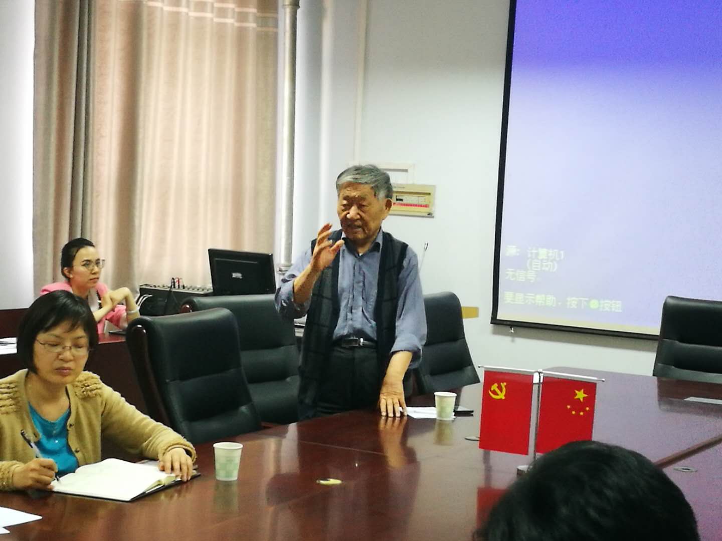 ����������