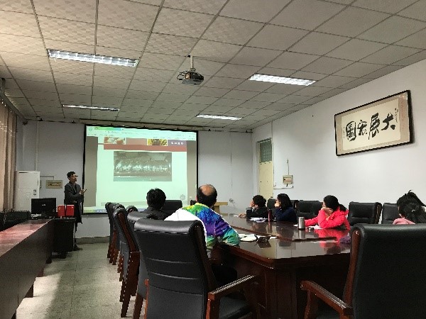 ����������