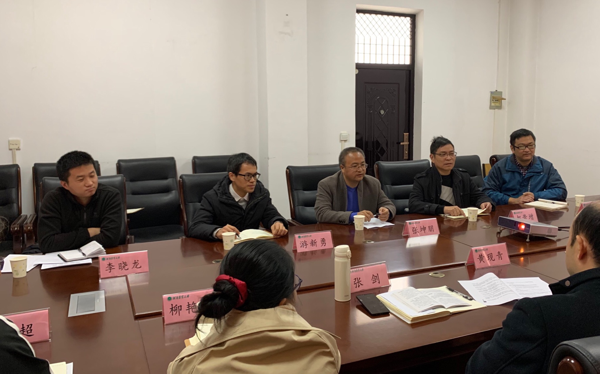 ����������