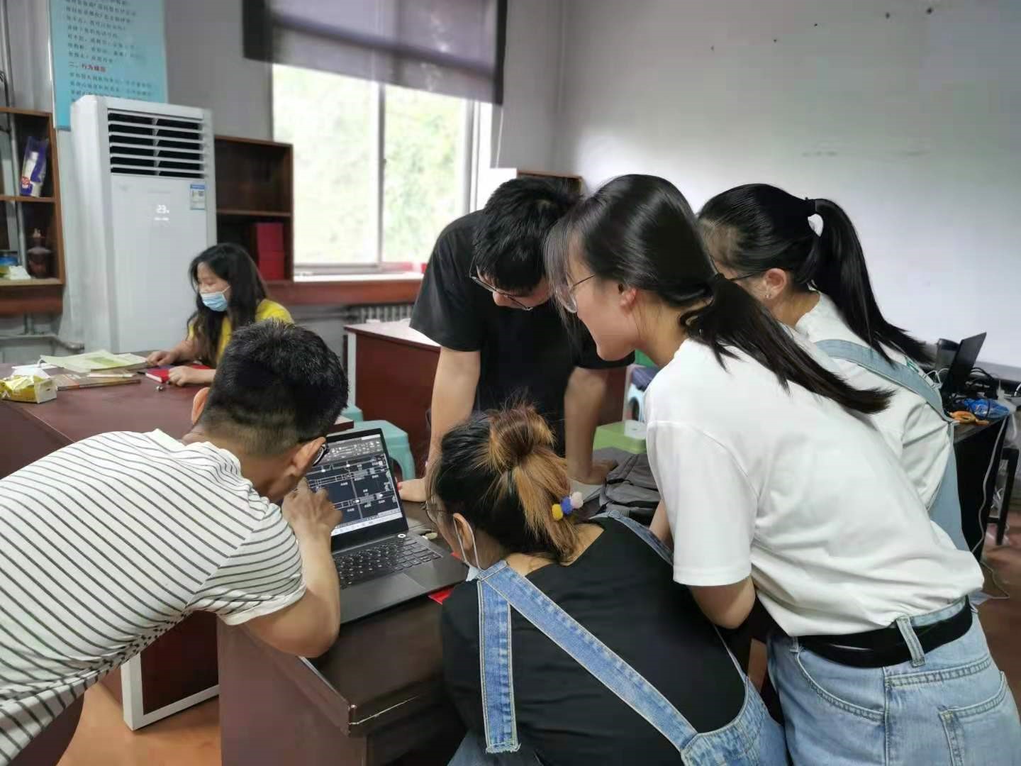 ����������