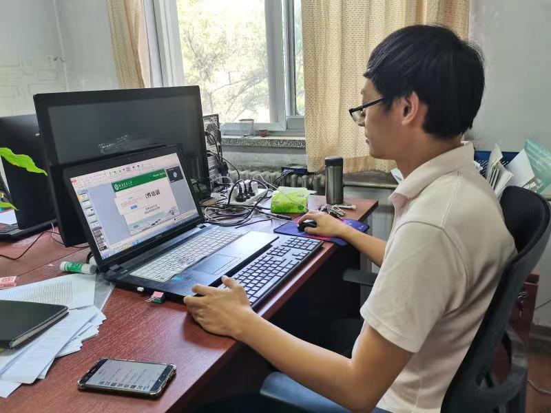 ����������