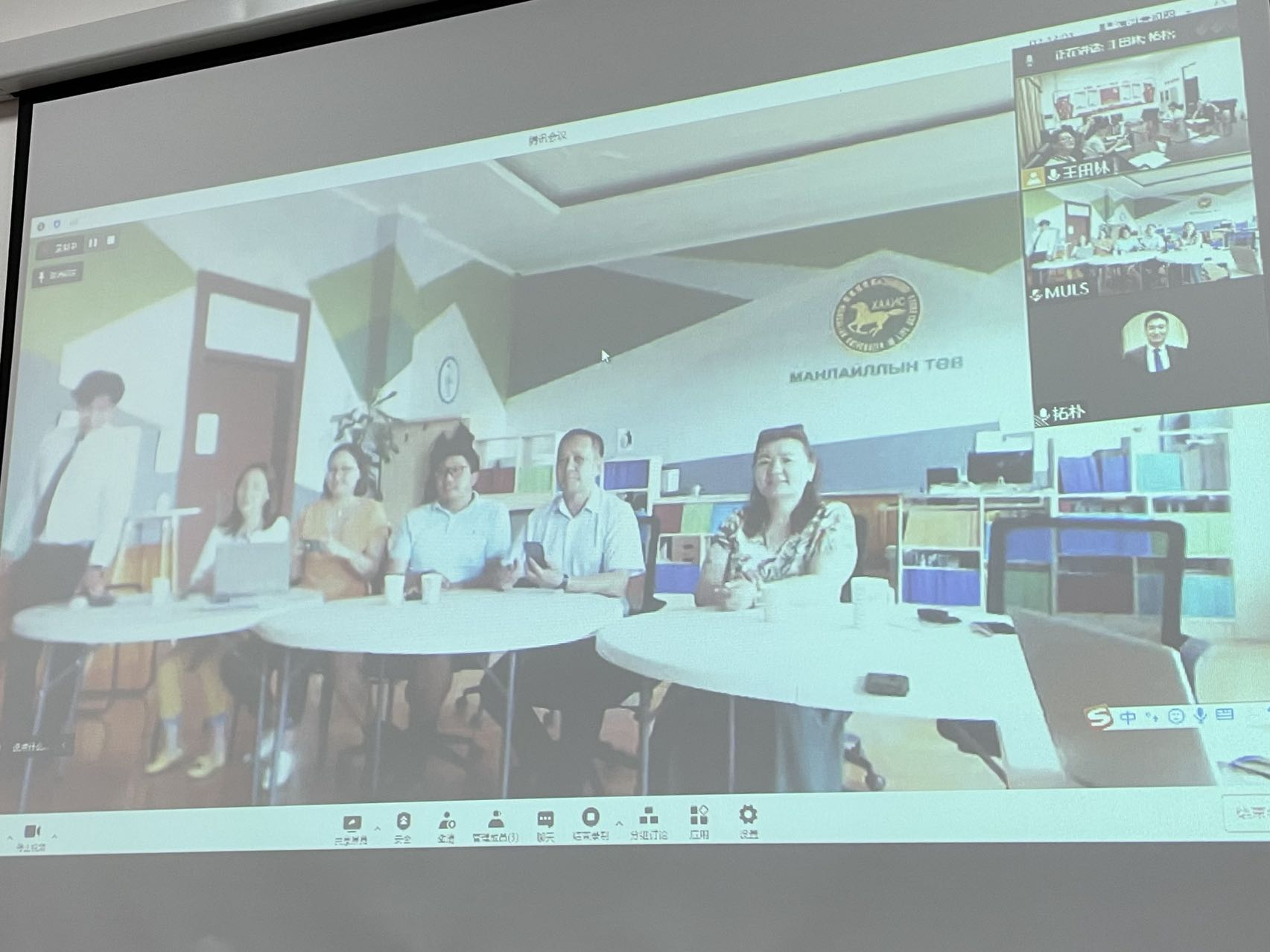 ����������