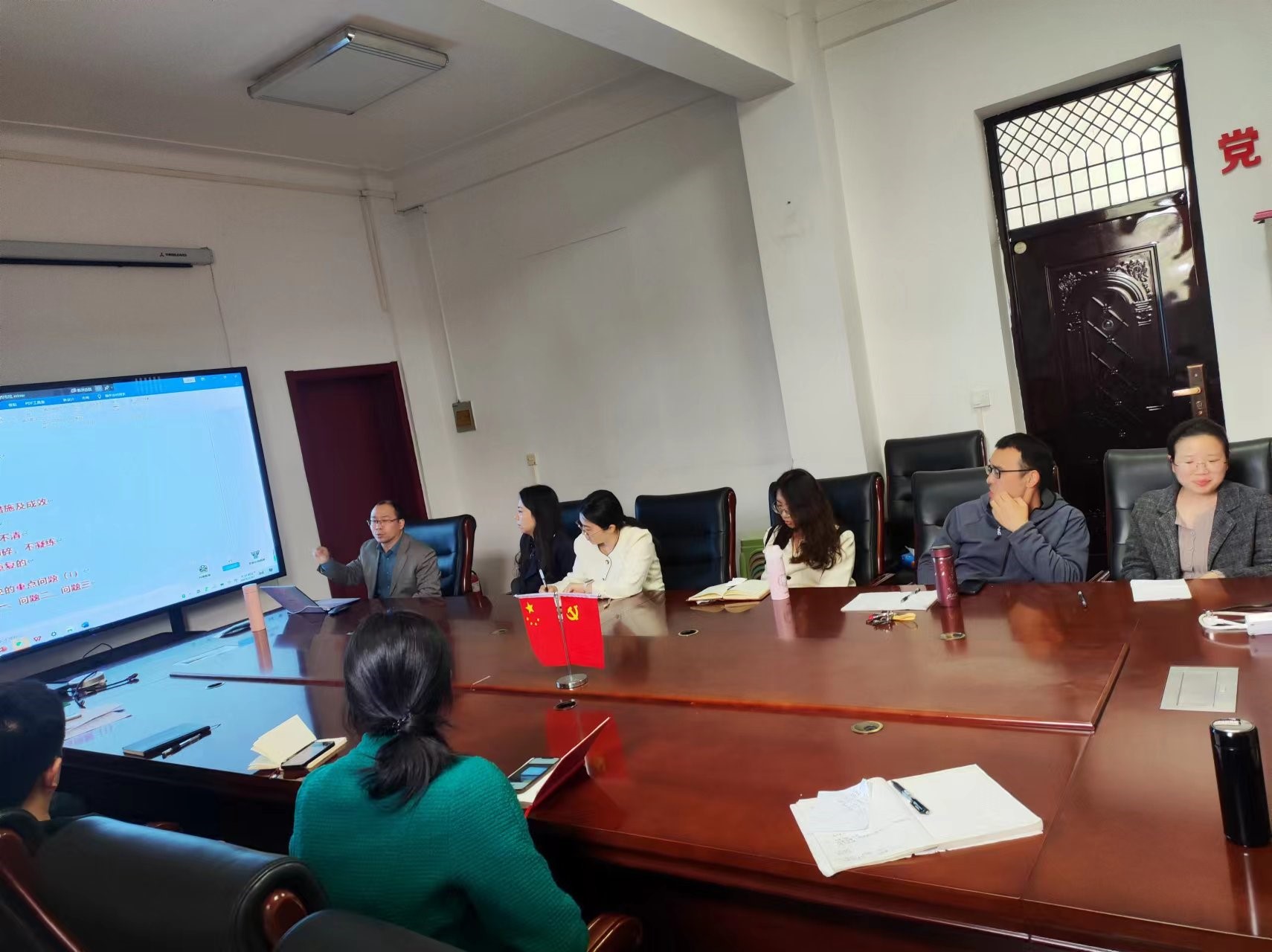 ����������