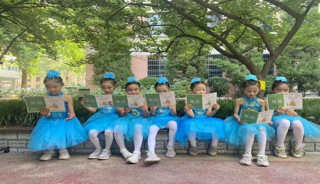 ����������