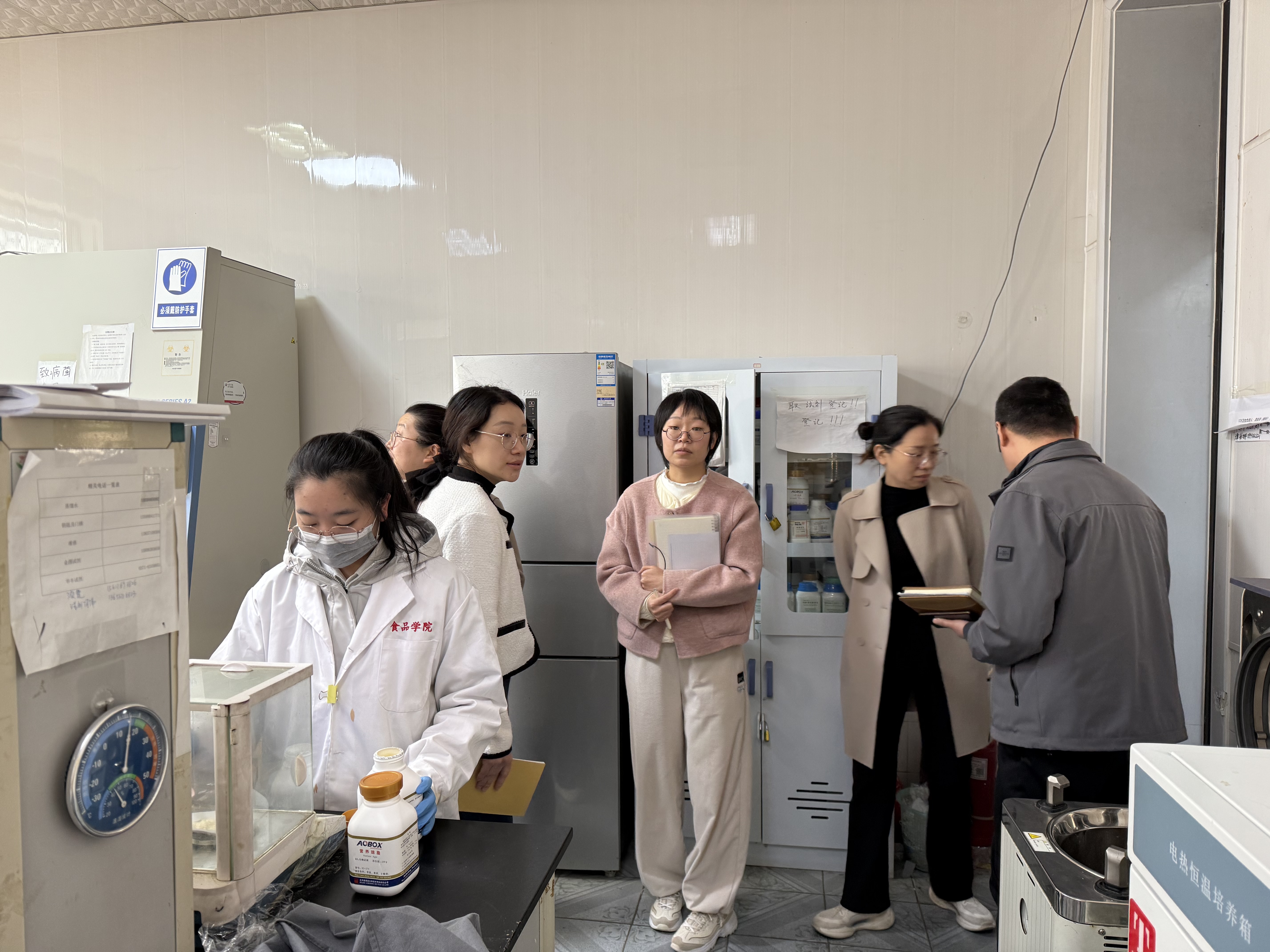 ����������