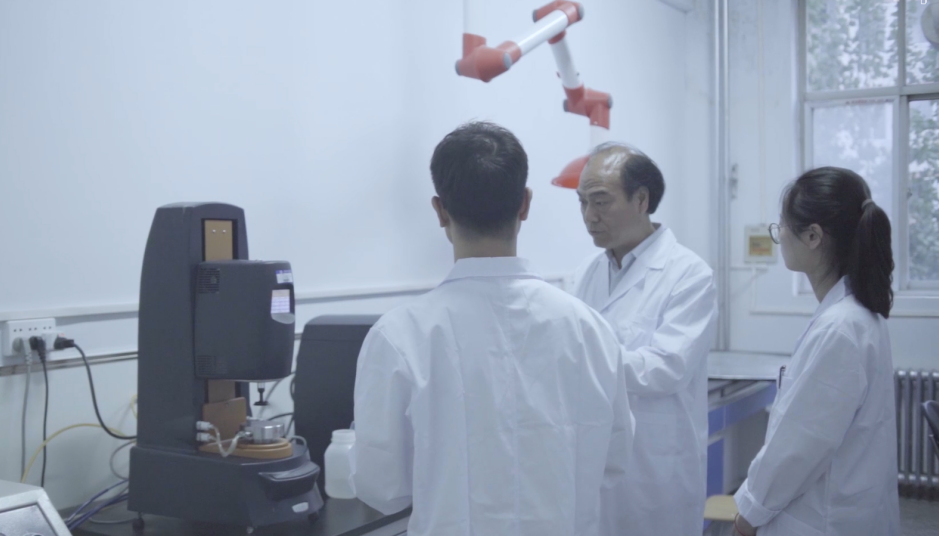 ����������