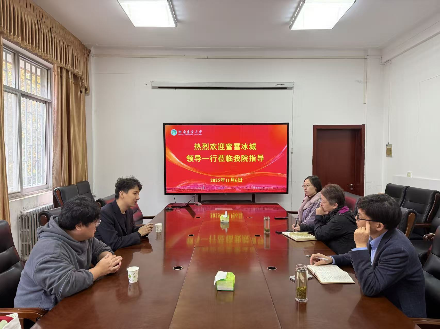 ����������