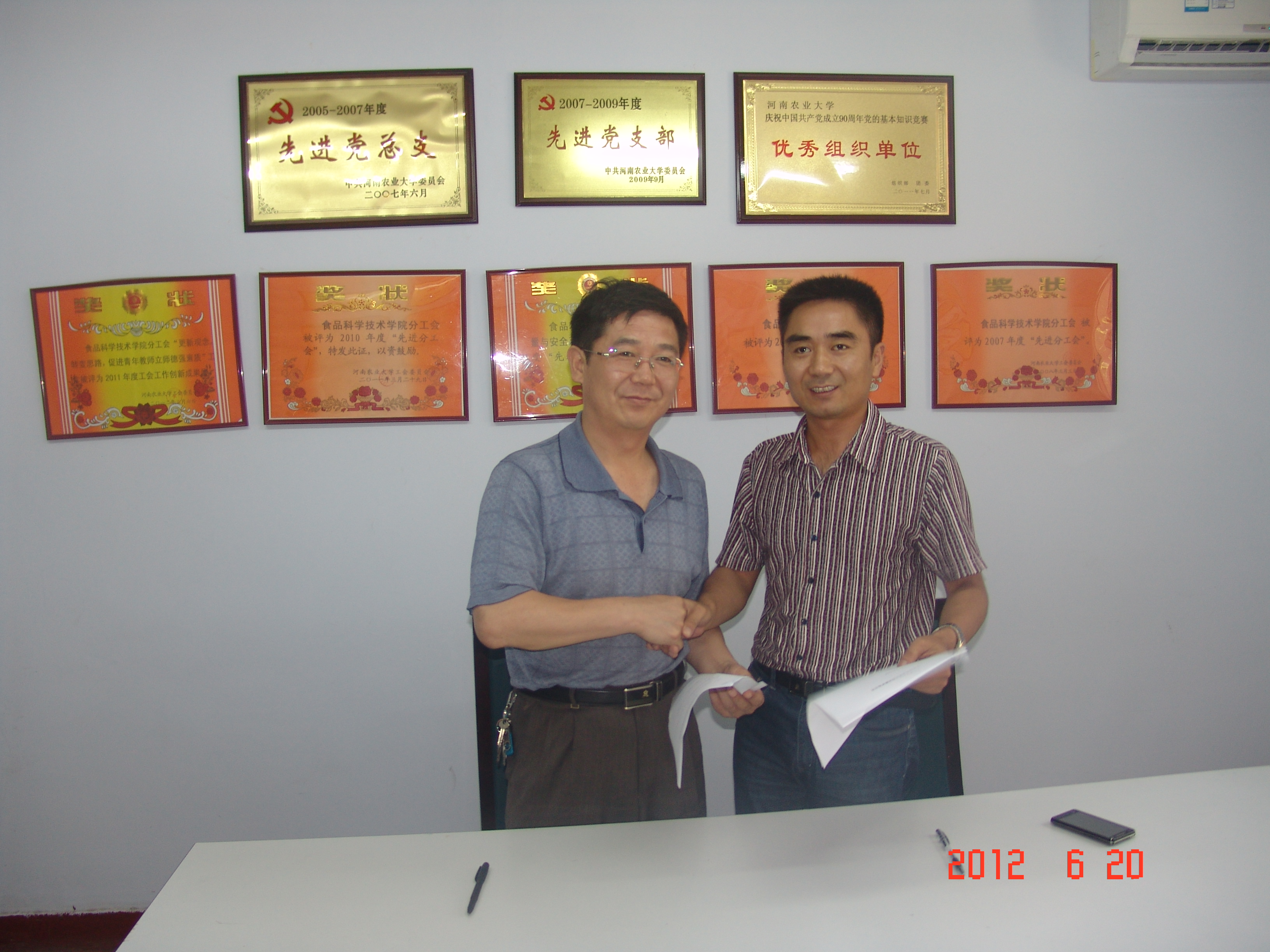 ����������