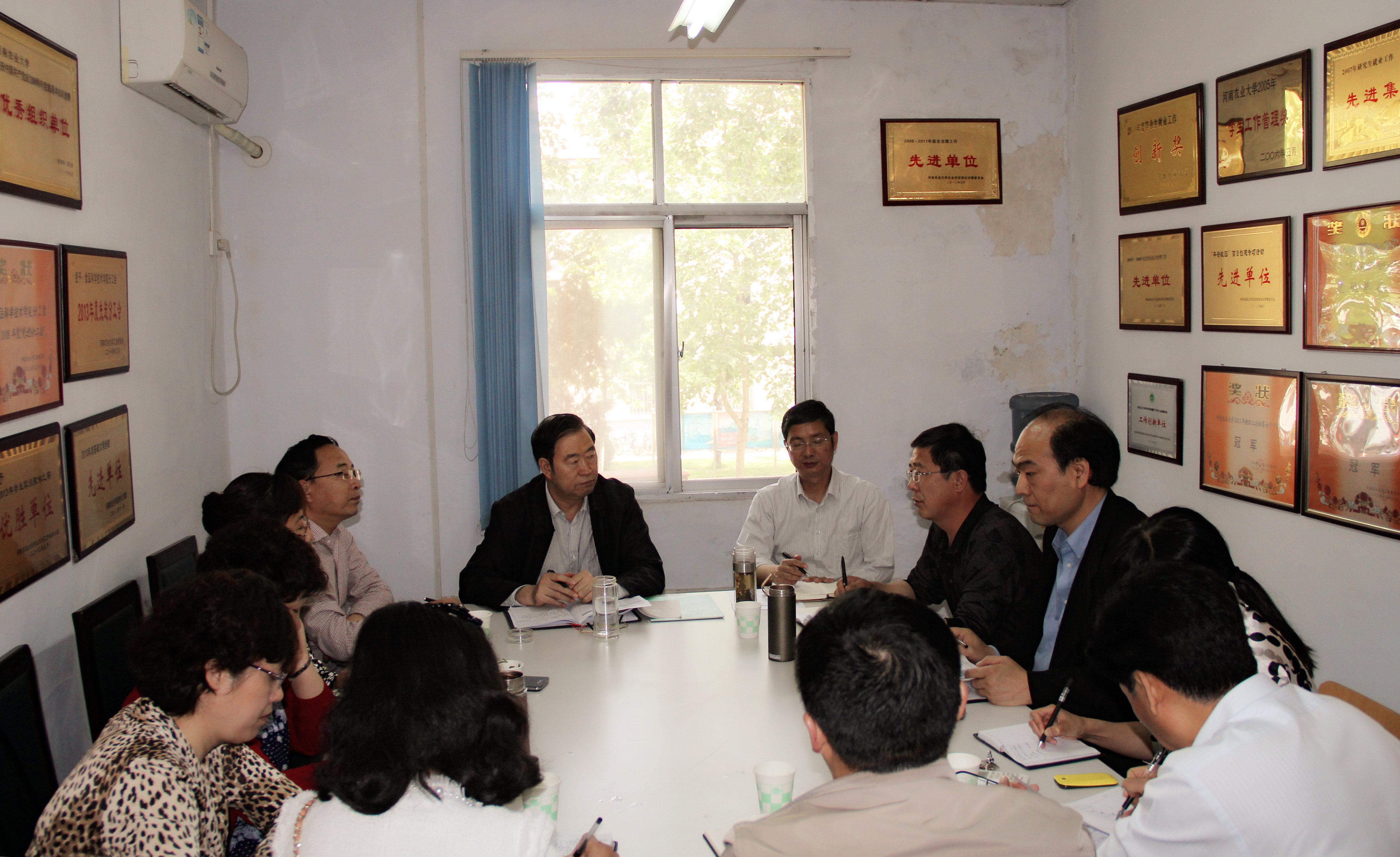 ����������