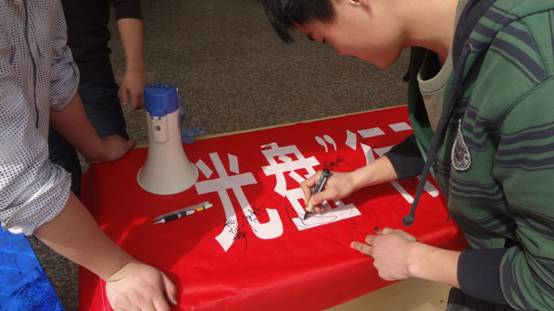 ����������